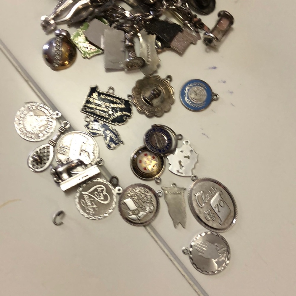 Vintage sterling charm bracelet - Picture 2 of 4
